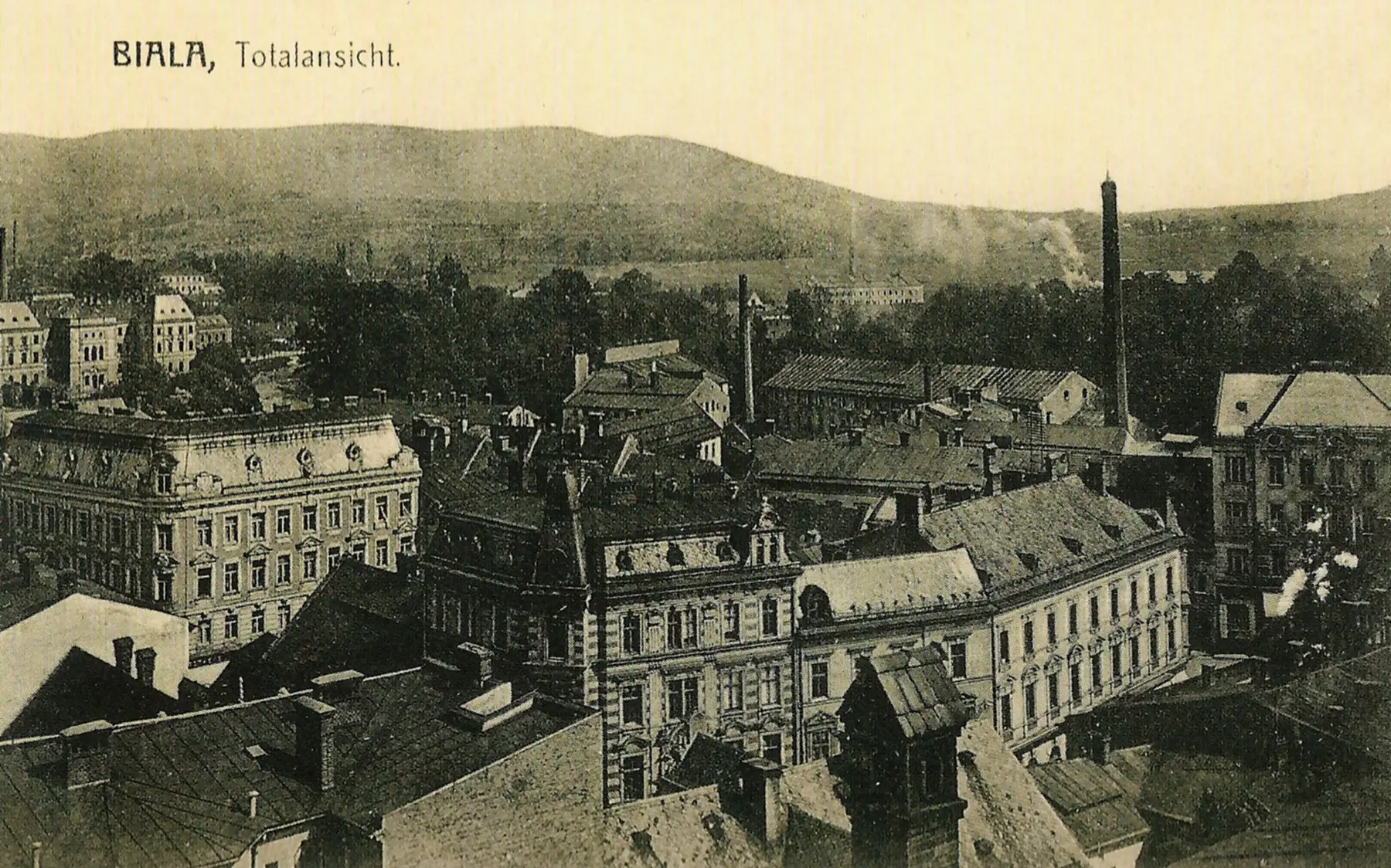 Pocztówka przedstawiająca skrzyżowanie Hauptstrasse i Bahnstrasse około 1910 roku